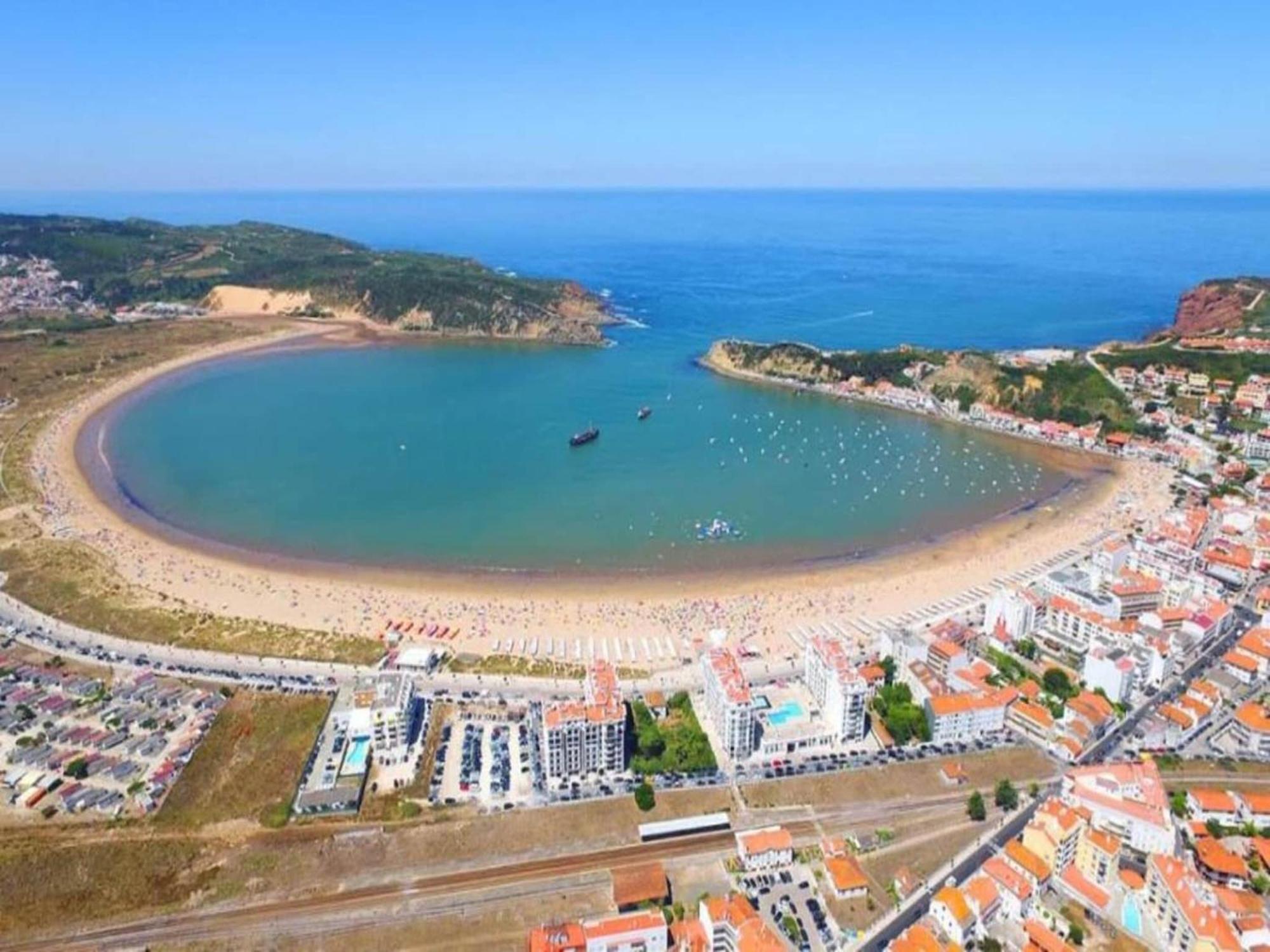 סאו מרטיניו דו פורטו Beautiful Apartment In S O Martinho Do Porto With Balcony מראה חיצוני תמונה