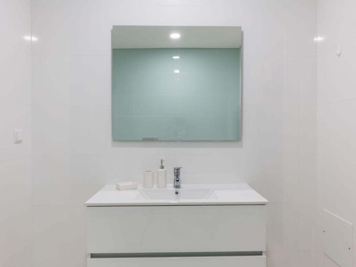 סאו מרטיניו דו פורטו Beautiful Apartment In S O Martinho Do Porto With Balcony מראה חיצוני תמונה